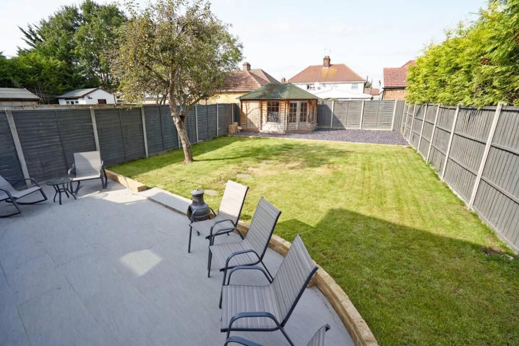 Home From Home - 4 Double Bed House With Parking Slough Buitenkant foto
