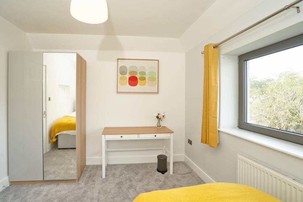 Home From Home - 4 Double Bed House With Parking Slough Buitenkant foto