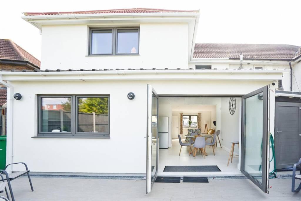 Home From Home - 4 Double Bed House With Parking Slough Buitenkant foto