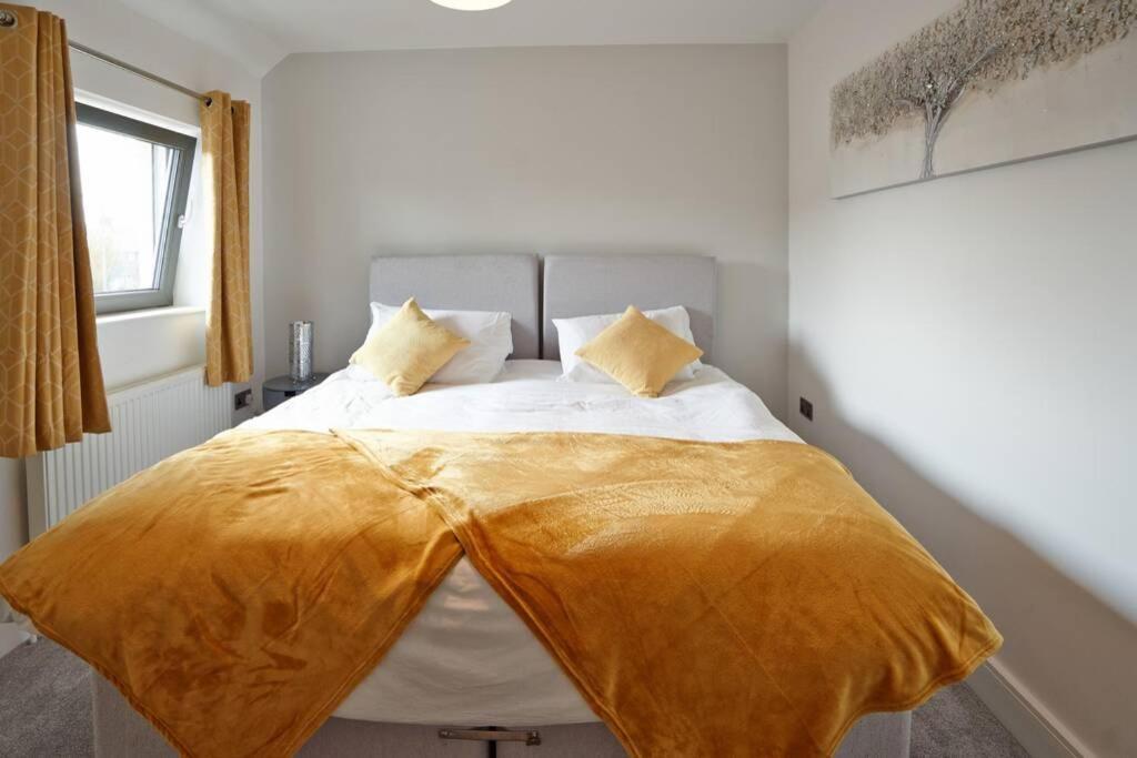 Home From Home - 4 Double Bed House With Parking Slough Buitenkant foto