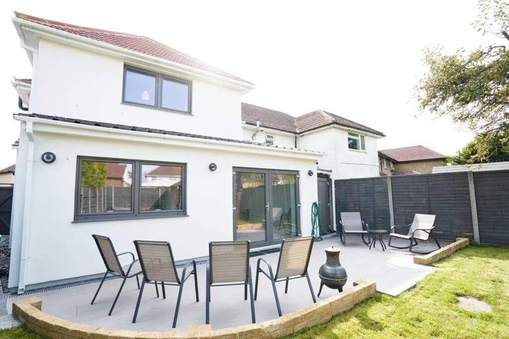 Home From Home - 4 Double Bed House With Parking Slough Buitenkant foto
