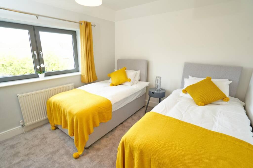 Home From Home - 4 Double Bed House With Parking Slough Buitenkant foto
